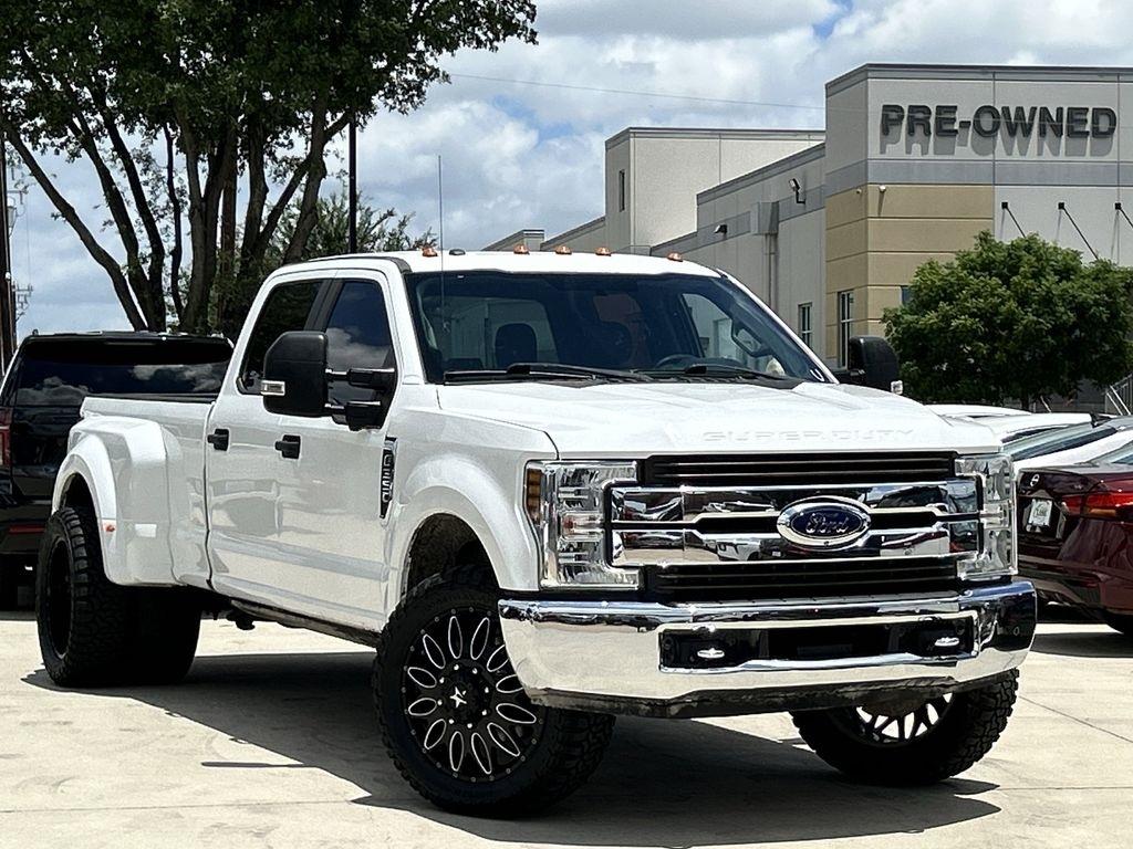Ford F-350 SD XL Crew Cab Long Bed DRW 2WD 2018