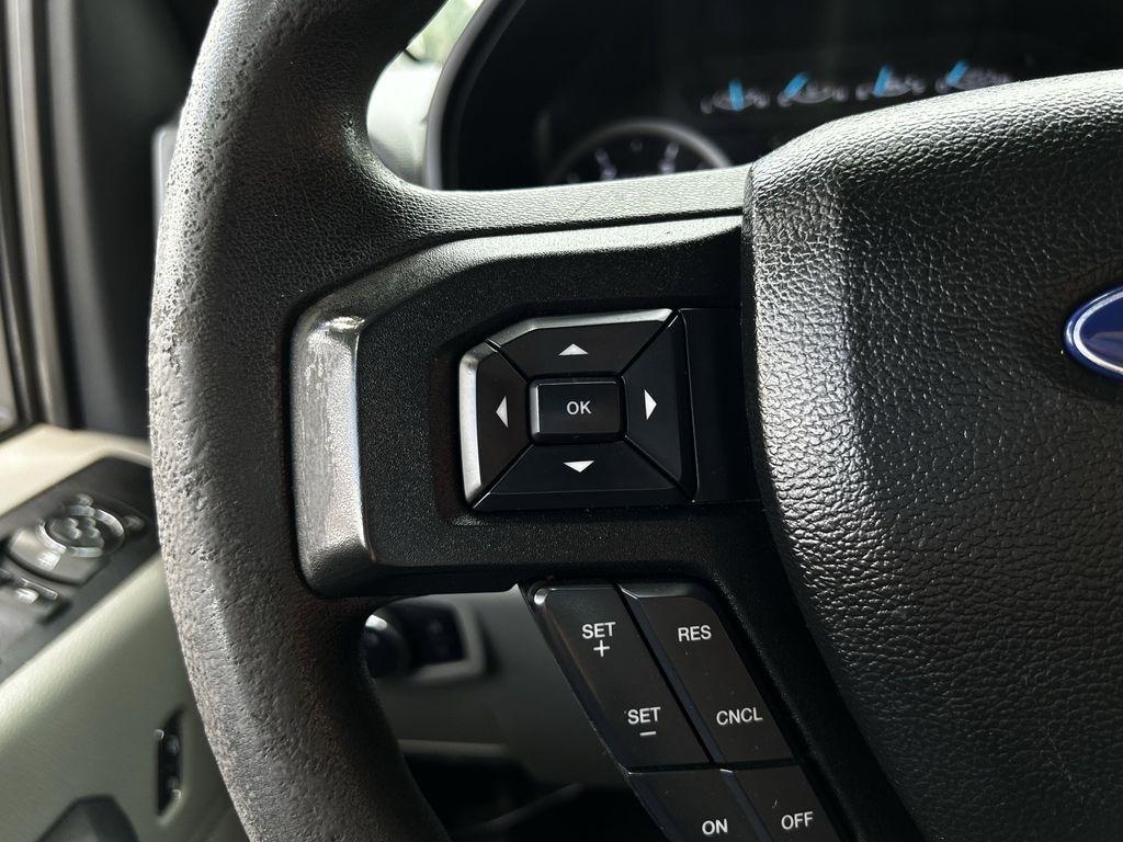 Ford F-350 SD XL Crew Cab Long Bed DRW 2WD 2018