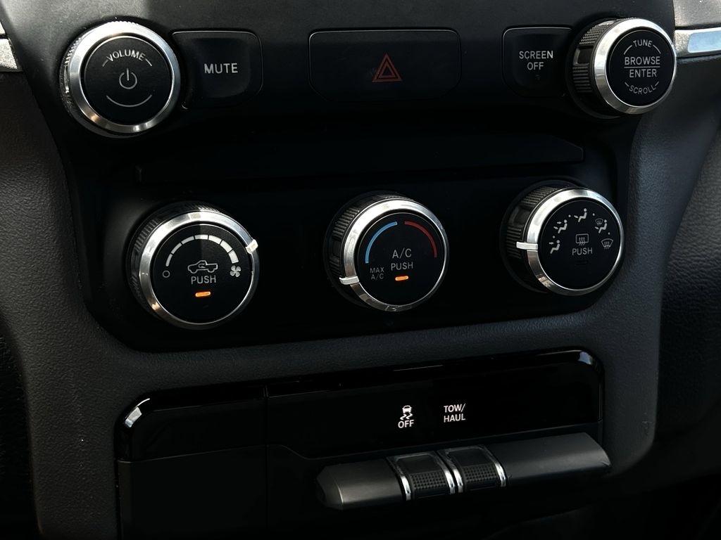 RAM 1500 Big Horn Quad Cab 2WD 2022