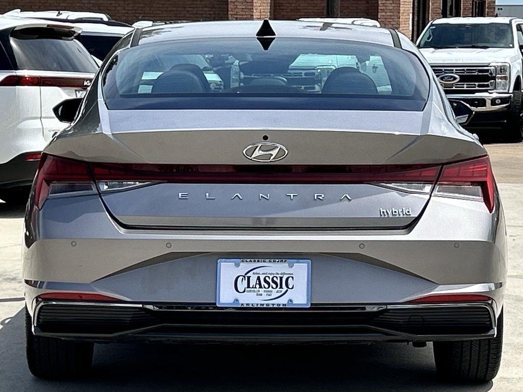 Hyundai Elantra Limited Hybrid 2023