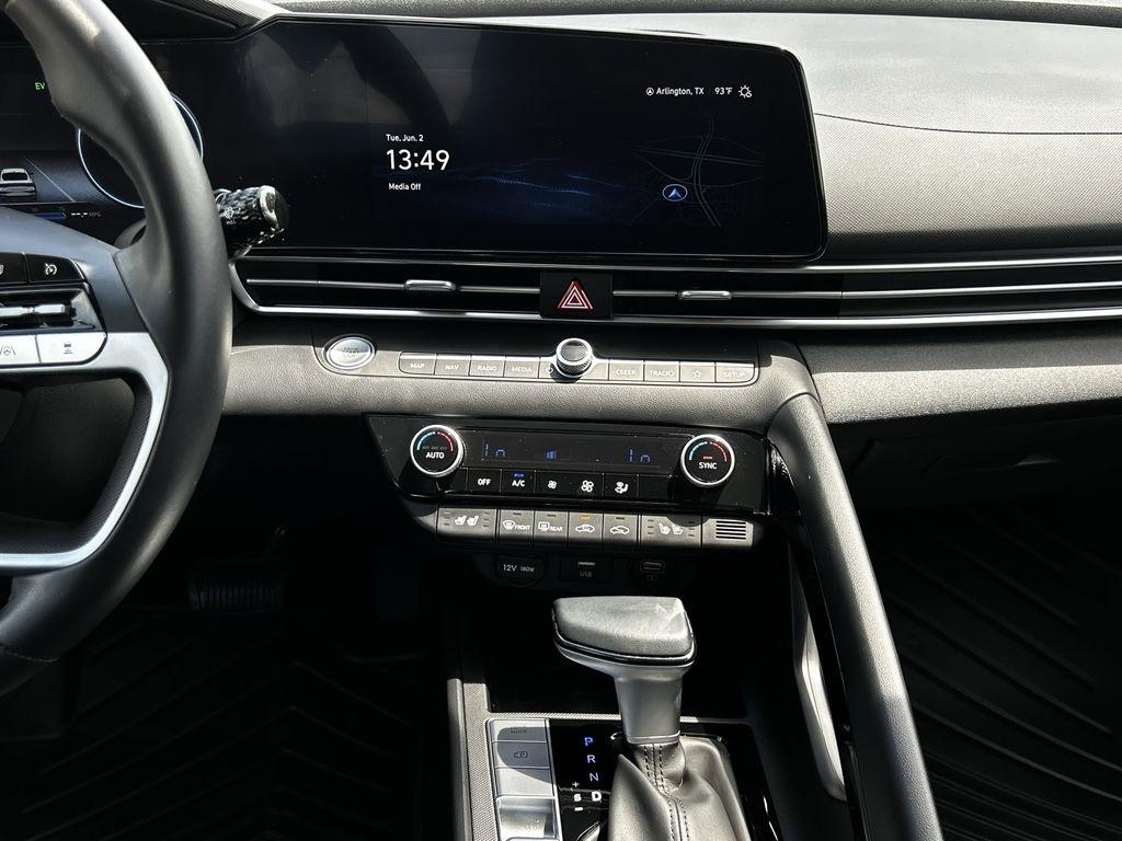 Hyundai Elantra Limited Hybrid 2023