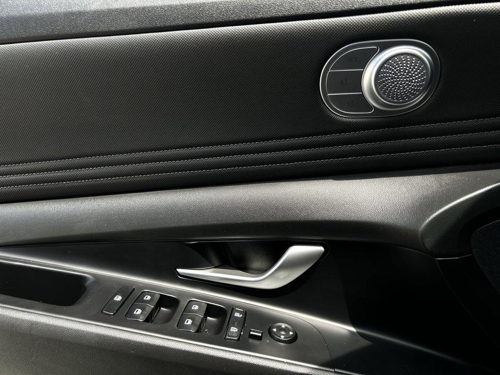 Hyundai Elantra Limited Hybrid 2023