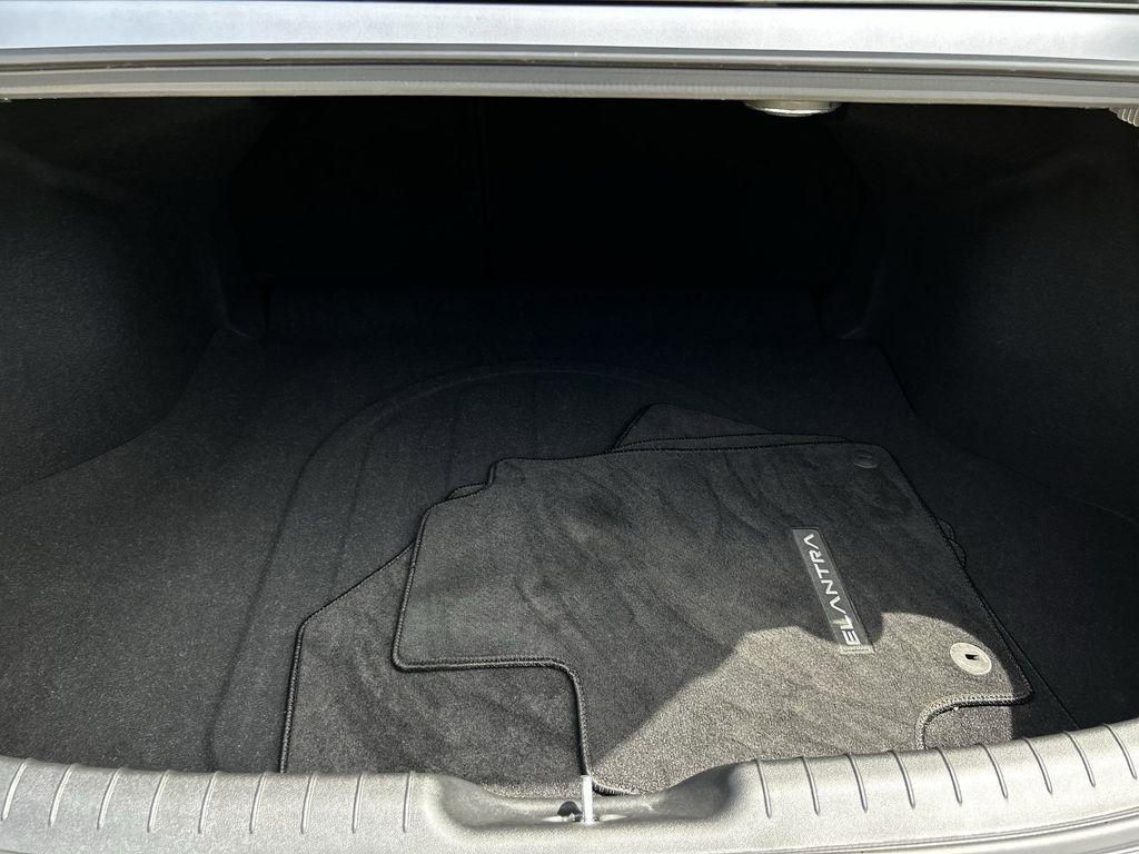 Hyundai Elantra Limited Hybrid 2023