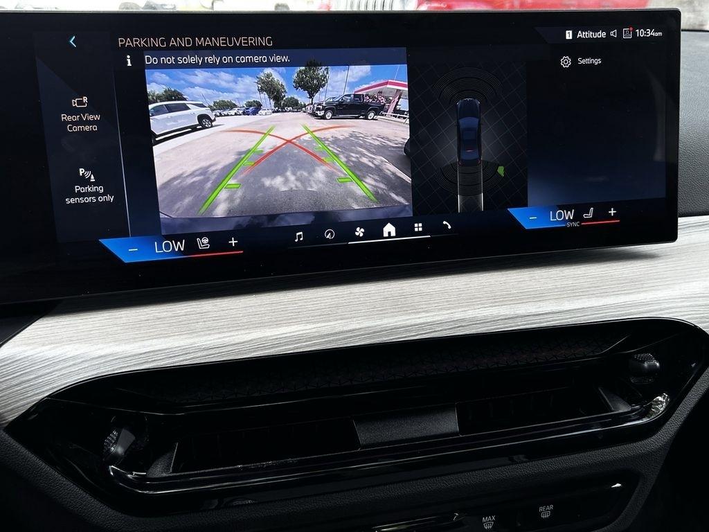 BMW 3-Series 330i 2025