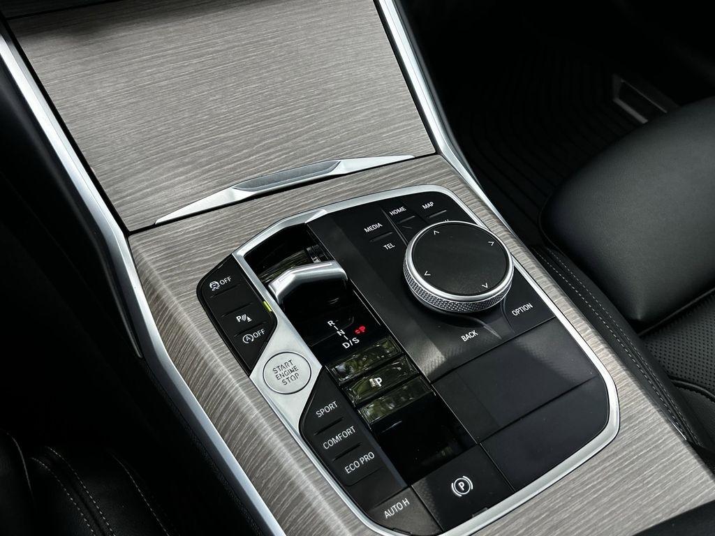 BMW 3-Series 330i 2025