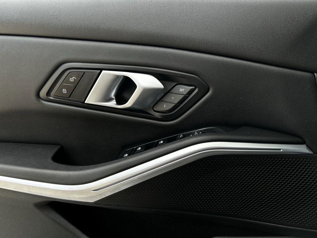 BMW 3-Series 330i 2025