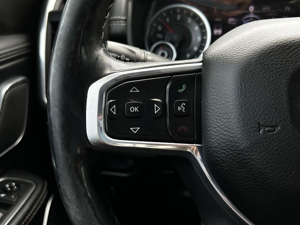 RAM 1500 Laramie Crew Cab SWB 4WD 2019