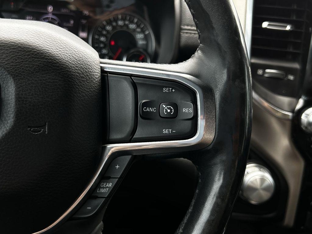 RAM 1500 Laramie Crew Cab SWB 4WD 2019