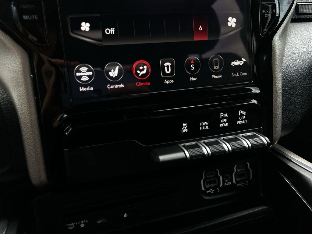 RAM 1500 Laramie Crew Cab SWB 4WD 2019