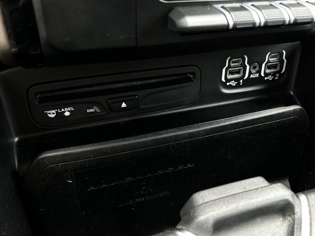 RAM 1500 Laramie Crew Cab SWB 4WD 2019