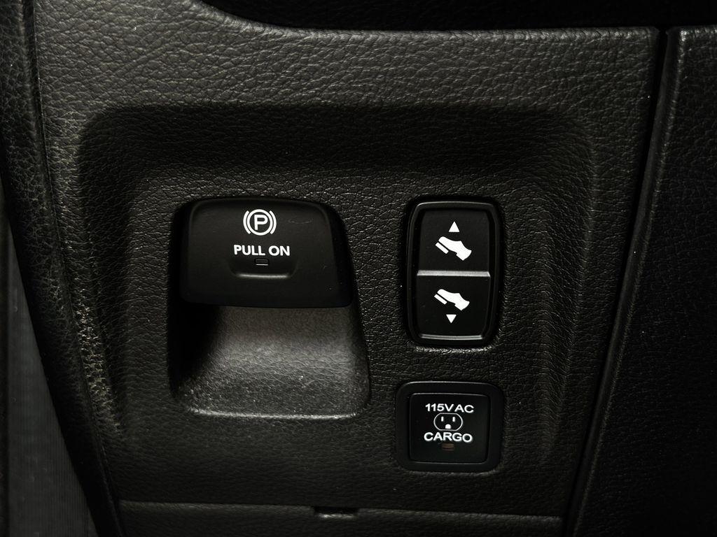 RAM 1500 Laramie Crew Cab SWB 4WD 2019