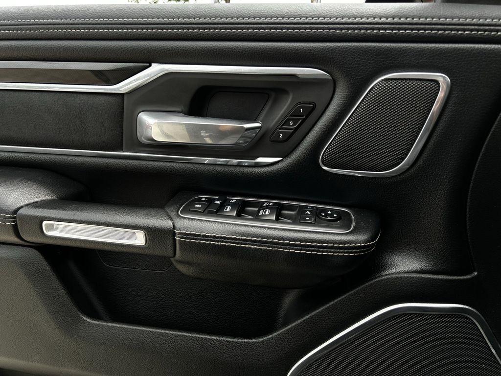 RAM 1500 Laramie Crew Cab SWB 4WD 2019