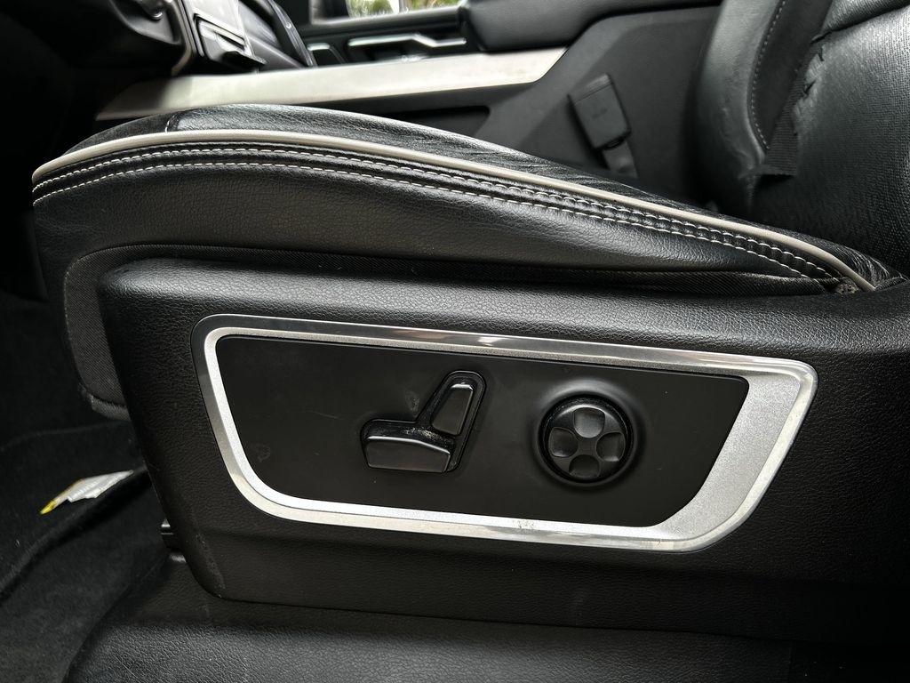 RAM 1500 Laramie Crew Cab SWB 4WD 2019
