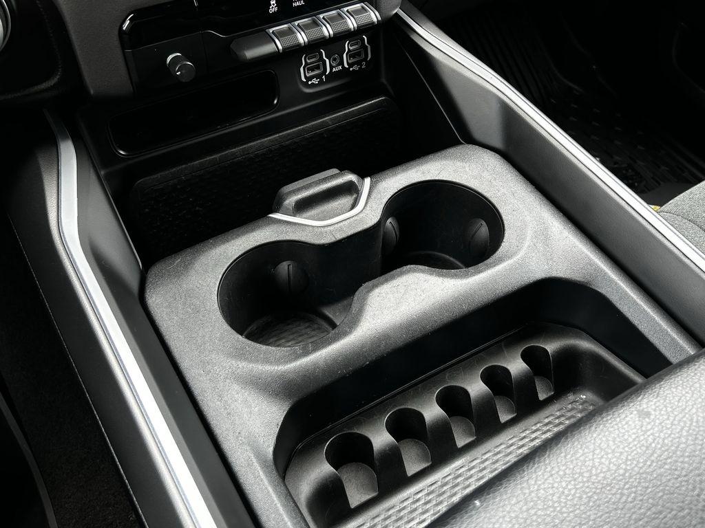 RAM 1500 Big Horn Crew Cab SWB 4WD 2023