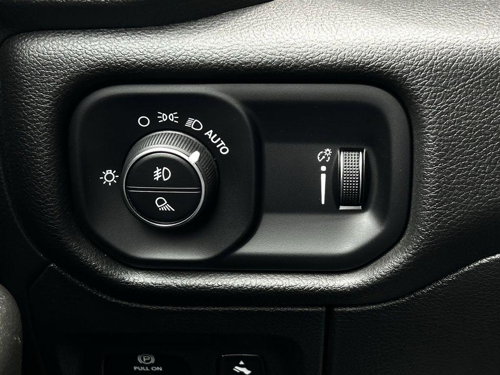 RAM 1500 Big Horn Crew Cab SWB 4WD 2023