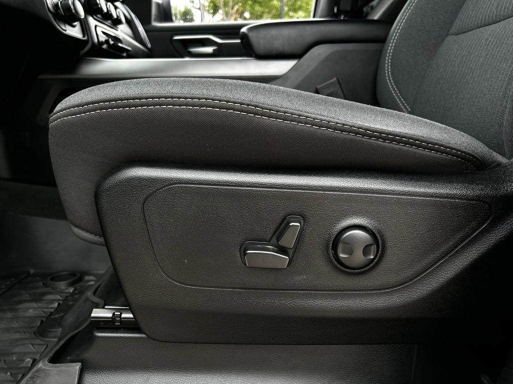RAM 1500 Big Horn Crew Cab SWB 4WD 2023