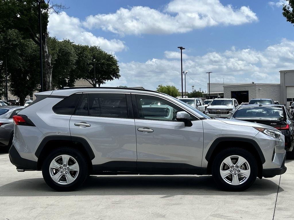 Toyota RAV4 XLE 2021