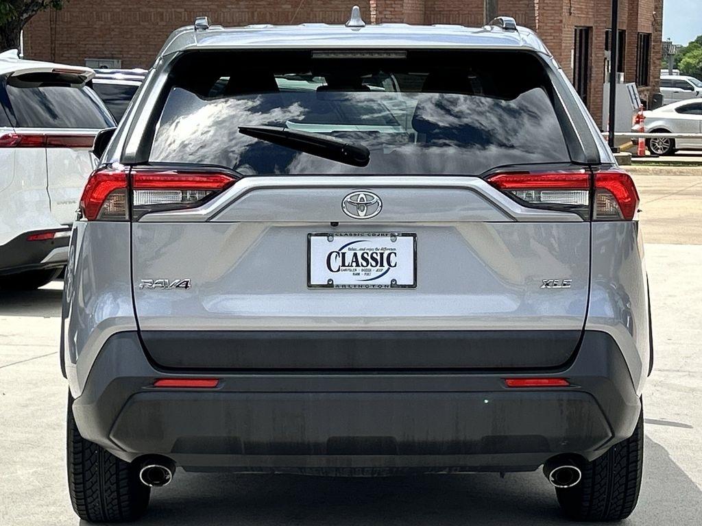Toyota RAV4 XLE 2021