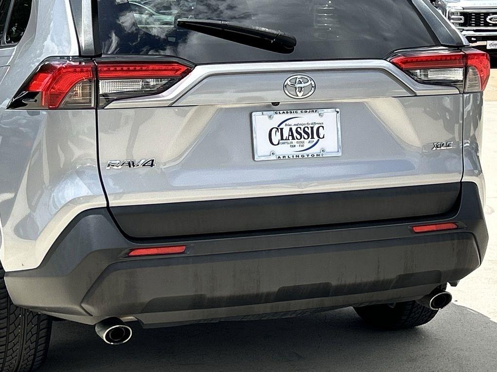 Toyota RAV4 XLE 2021