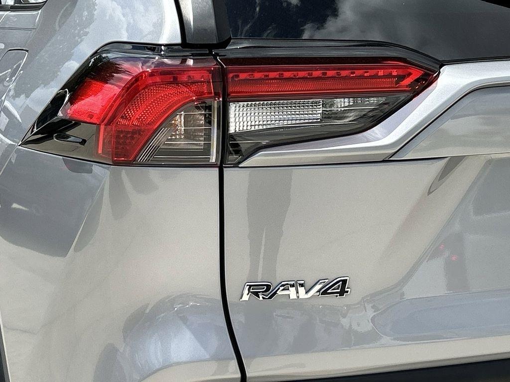 Toyota RAV4 XLE 2021