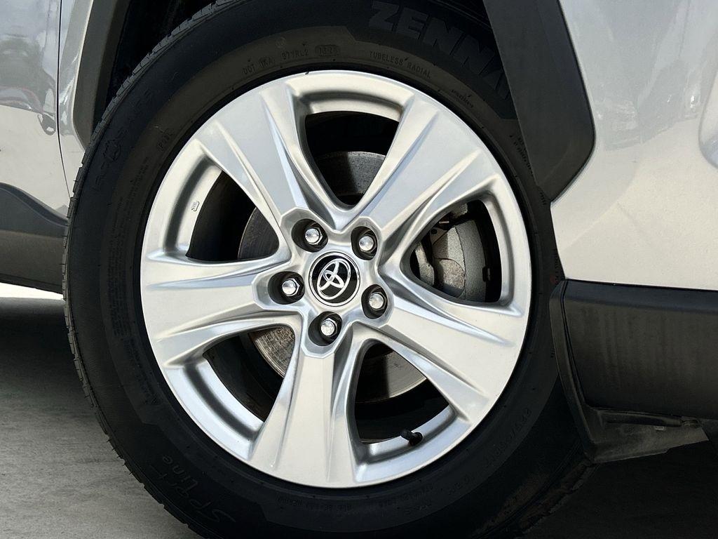 Toyota RAV4 XLE 2021