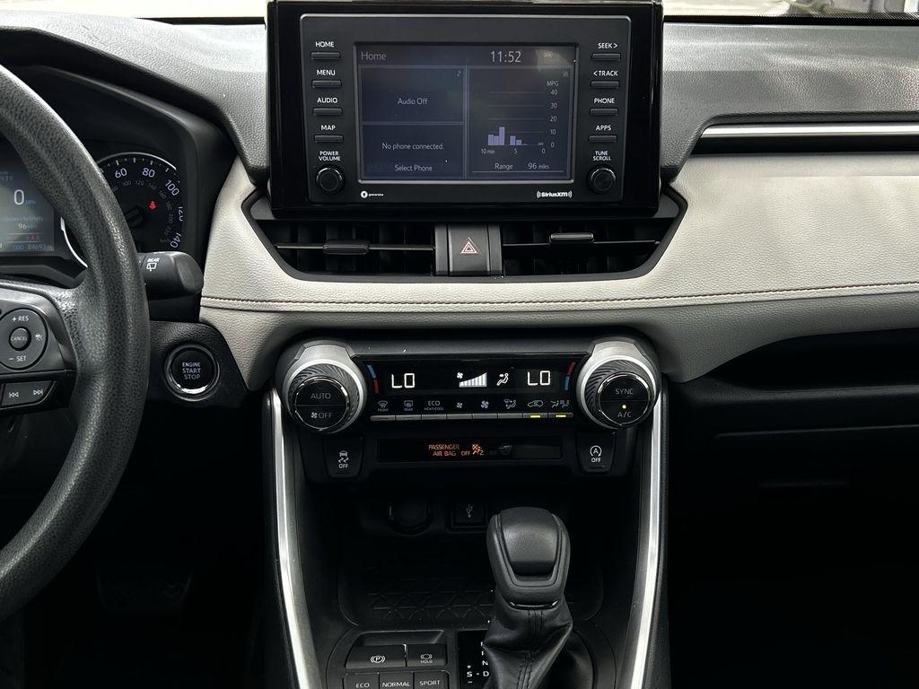 Toyota RAV4 XLE 2021