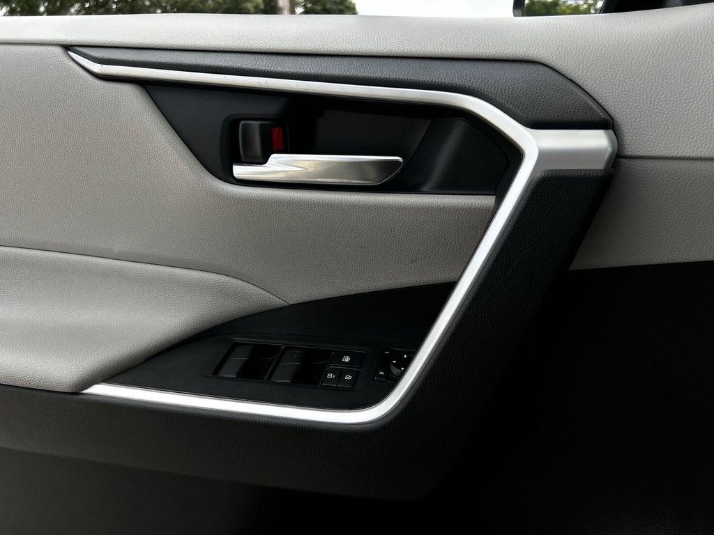 Toyota RAV4 XLE 2021