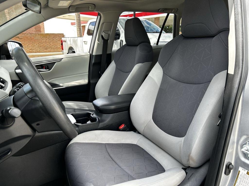 Toyota RAV4 XLE 2021