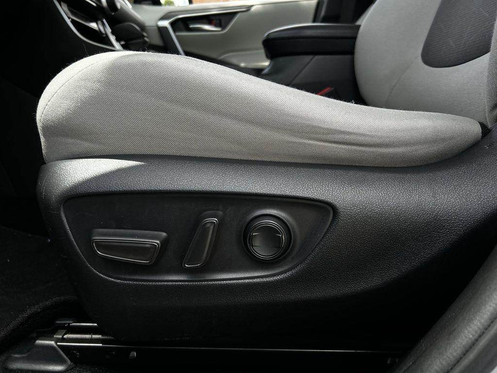 Toyota RAV4 XLE 2021