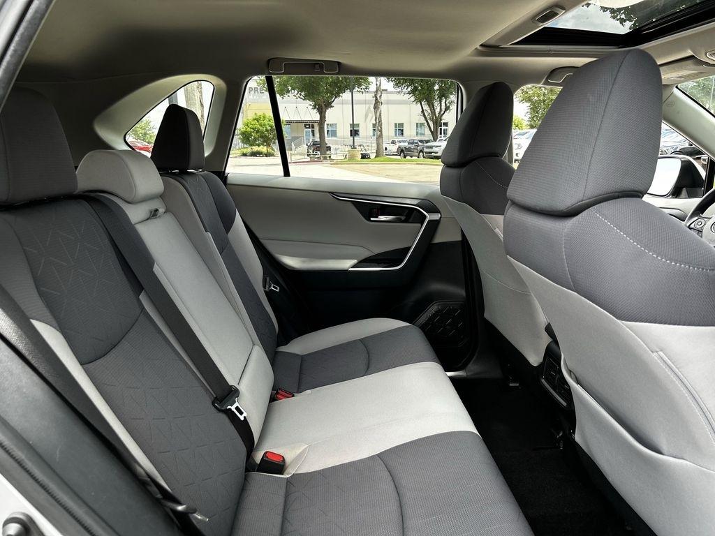 Toyota RAV4 XLE 2021