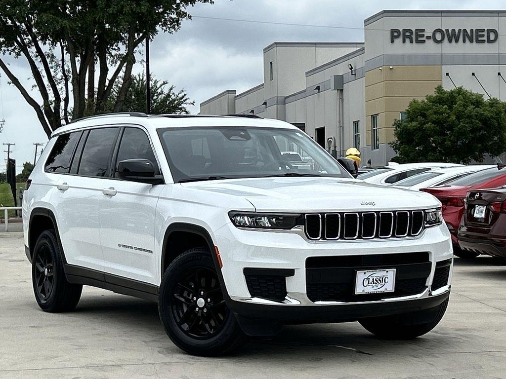 Jeep Grand Cherokee L Laredo 4WD 2023