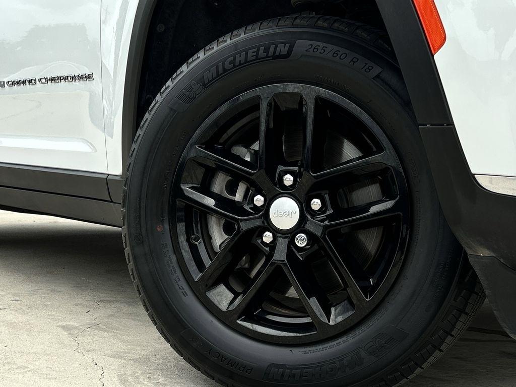 Jeep Grand Cherokee L Laredo 4WD 2023