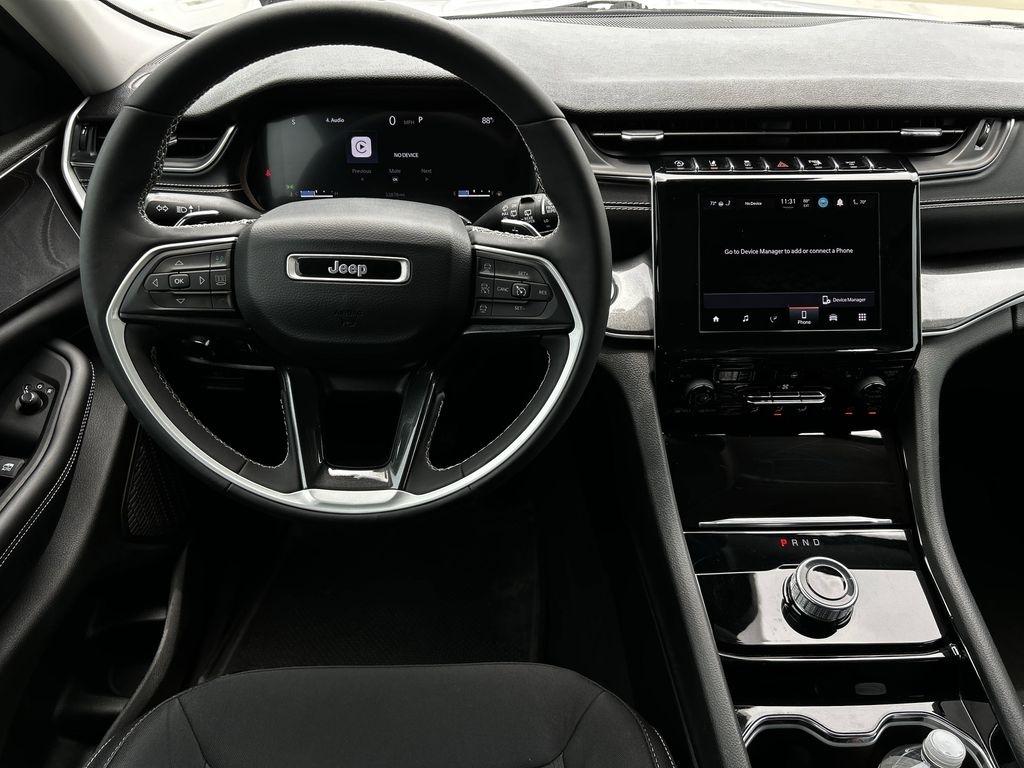 Jeep Grand Cherokee L Laredo 4WD 2023
