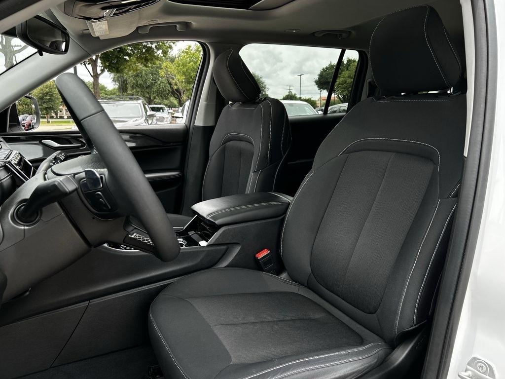 Jeep Grand Cherokee L Laredo 4WD 2023