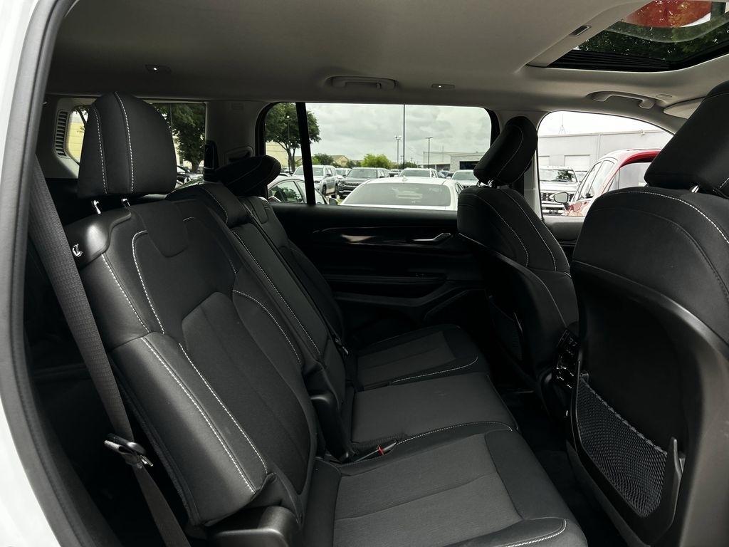 Jeep Grand Cherokee L Laredo 4WD 2023