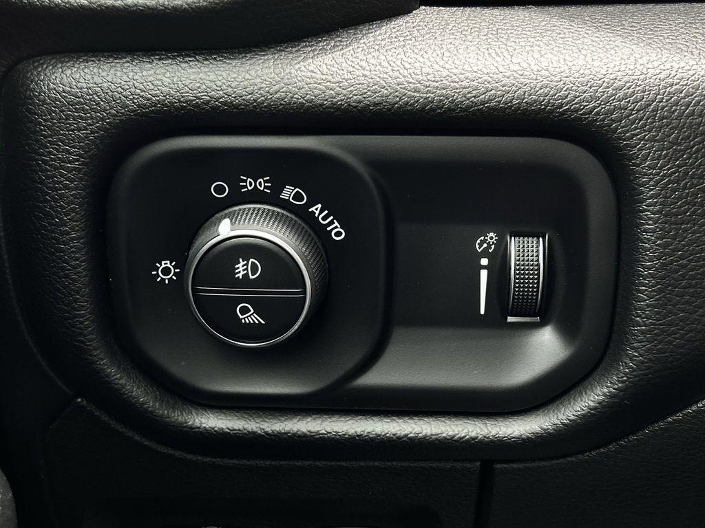 RAM 1500 Big Horn Crew Cab SWB 2WD 2020