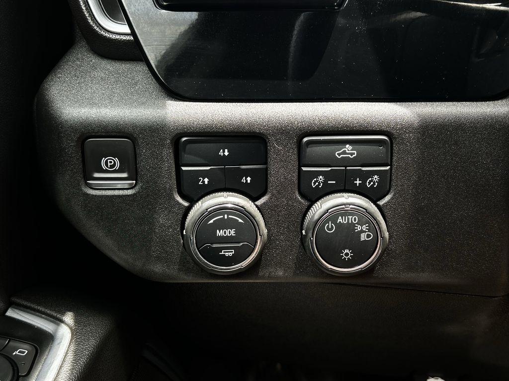 Chevrolet Silverado 2500HD LT Crew Cab Long Box 4WD 2024