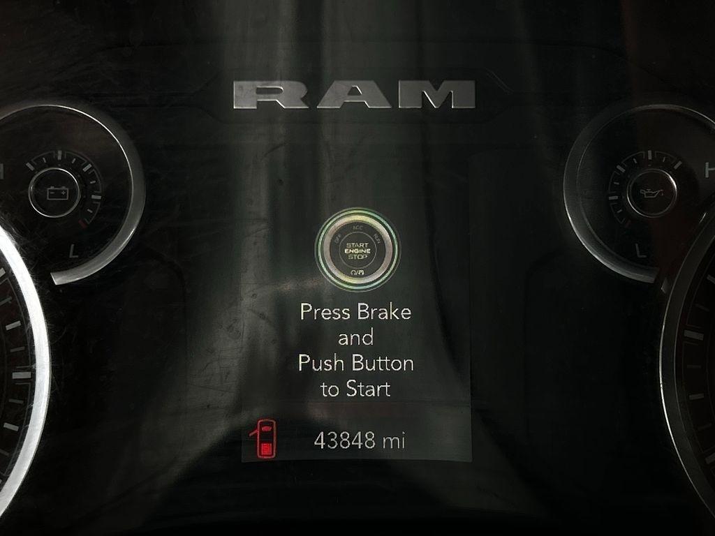 RAM 1500 Big Horn Crew Cab SWB 4WD 2023