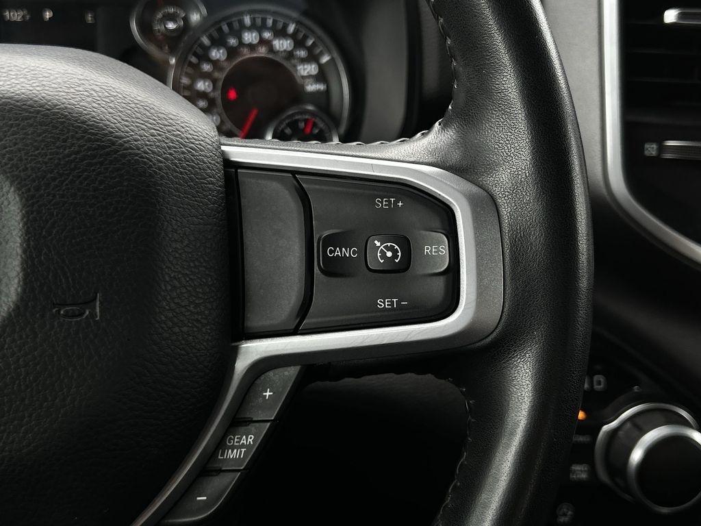 RAM 1500 Big Horn Crew Cab SWB 4WD 2023