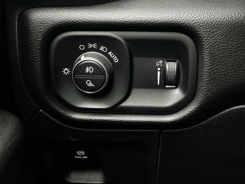 RAM 1500 Big Horn Crew Cab SWB 4WD 2023