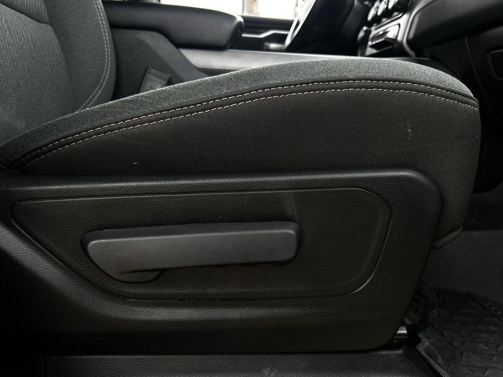RAM 1500 Big Horn Crew Cab SWB 4WD 2023