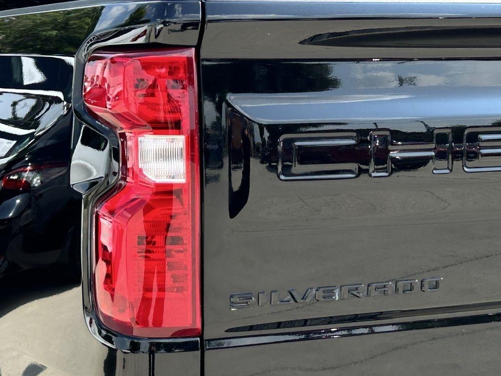 Chevrolet Silverado 1500 Custom Crew Cab 2WD 2023