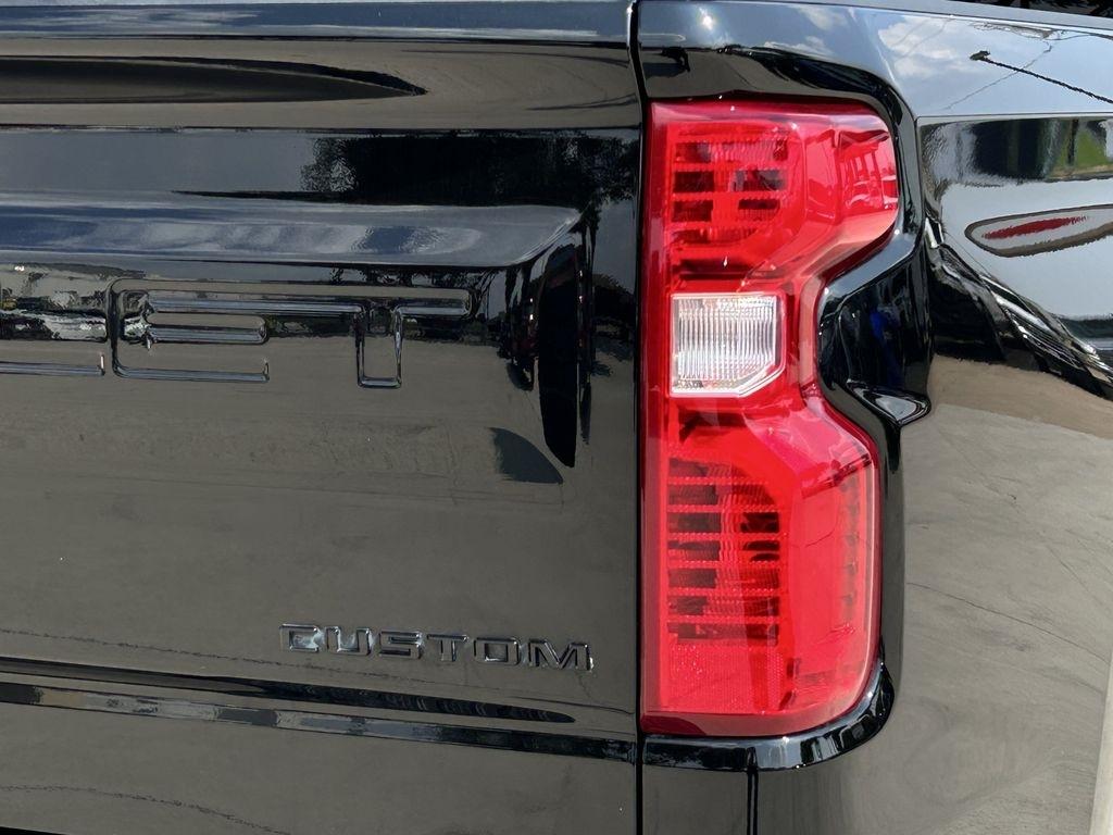 Chevrolet Silverado 1500 Custom Crew Cab 2WD 2023