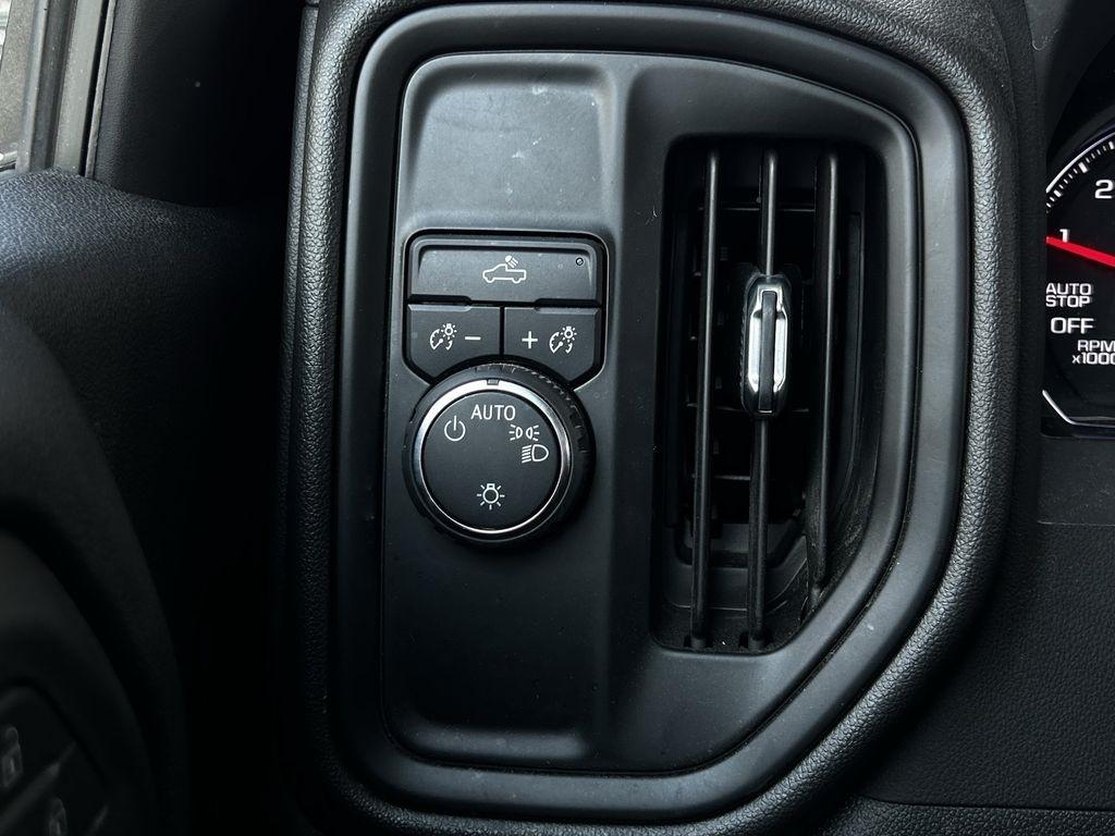 Chevrolet Silverado 1500 Custom Crew Cab 2WD 2023