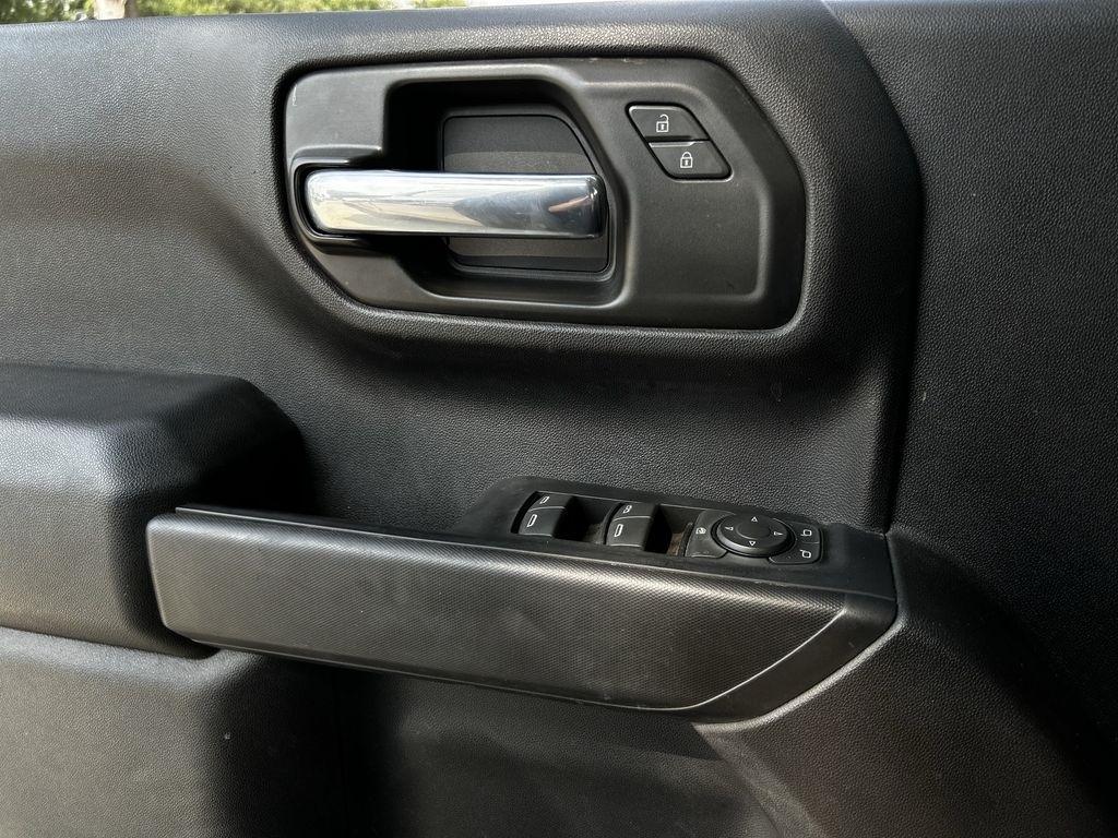 Chevrolet Silverado 1500 Custom Crew Cab 2WD 2023