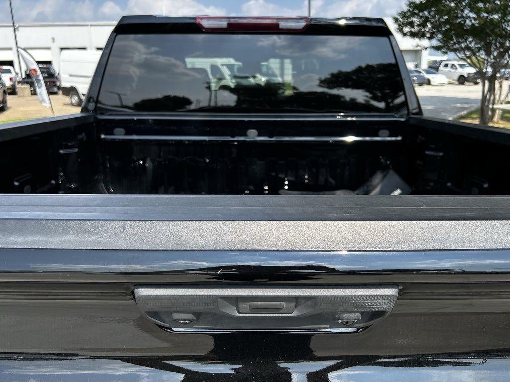 Chevrolet Silverado 1500 Custom Crew Cab 2WD 2023