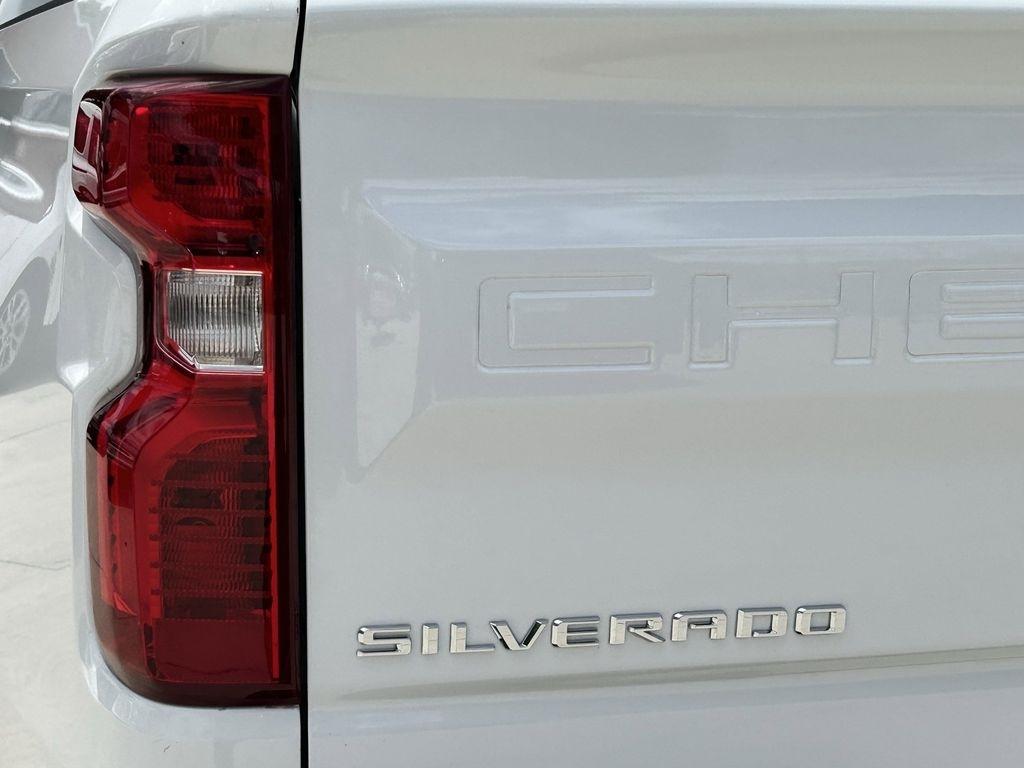Chevrolet Silverado 1500 Custom Crew Cab 2WD 2024
