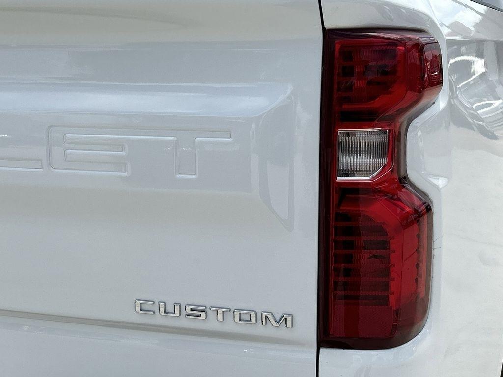 Chevrolet Silverado 1500 Custom Crew Cab 2WD 2024