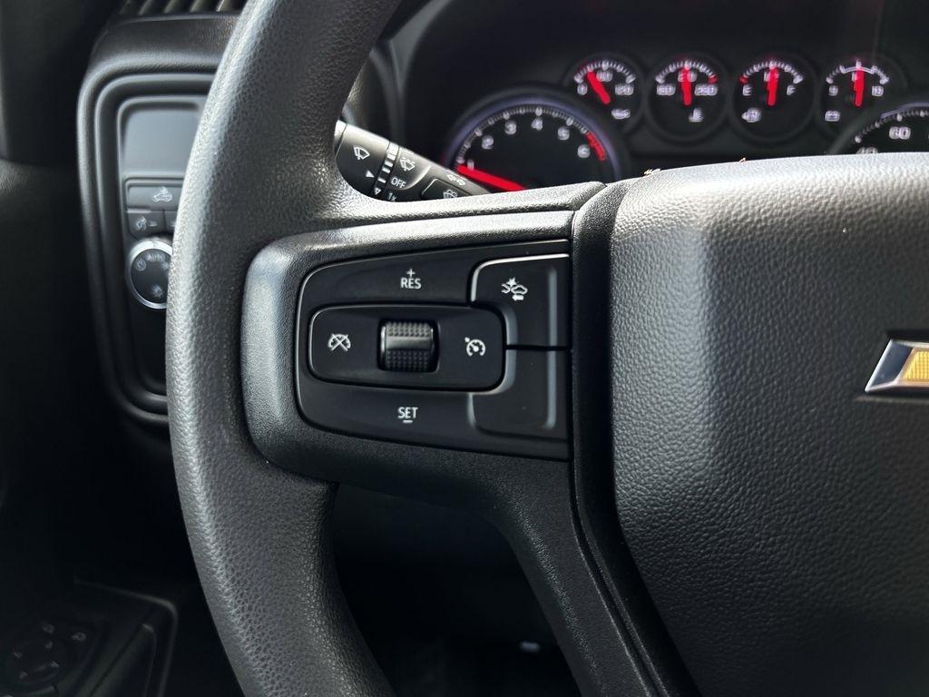 Chevrolet Silverado 1500 Custom Crew Cab 2WD 2024