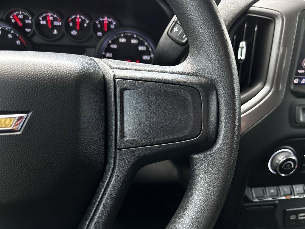 Chevrolet Silverado 1500 Custom Crew Cab 2WD 2024
